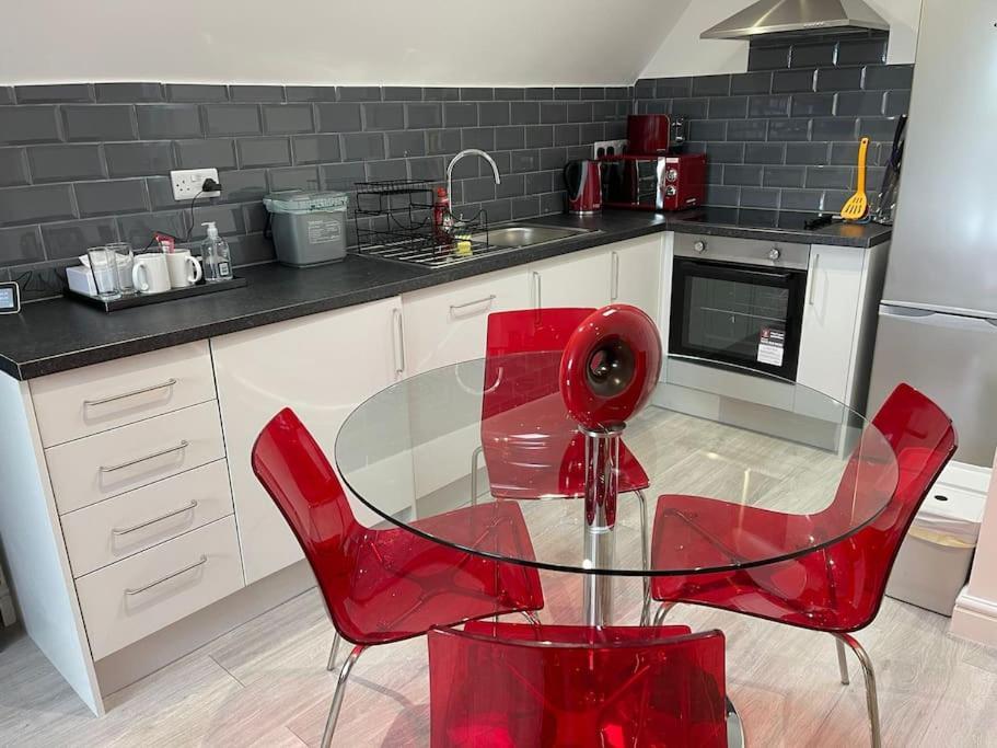 Rosey Lodge -1Bedroom Cousy Flat - Parking, Netflix, Wifi - Close To Blenheim Palace & Oxford - F5 Kidlington Buitenkant foto