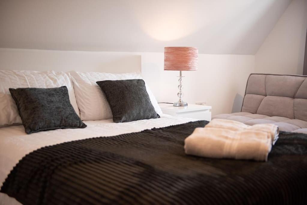 Rosey Lodge -1Bedroom Cousy Flat - Parking, Netflix, Wifi - Close To Blenheim Palace & Oxford - F5 Kidlington Buitenkant foto