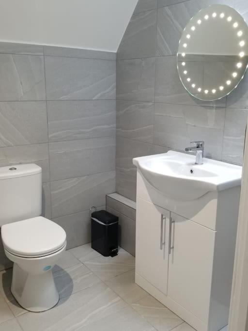 Rosey Lodge -1Bedroom Cousy Flat - Parking, Netflix, Wifi - Close To Blenheim Palace & Oxford - F5 Kidlington Buitenkant foto
